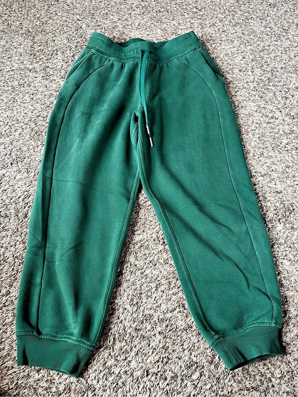 Lululemon Scuba High-Rise Cropped Jogger
Everglade Green